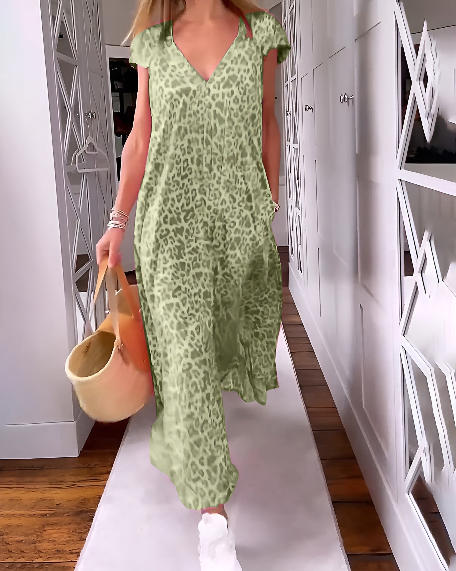 Véronique – Sukienka maxi | Damska | Dekolt w serek, wzór animalier, luźny krój | Wyrazisty print | IVY&CO